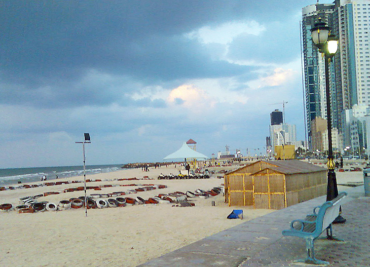 1280px-Ajman_beach-5_a