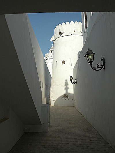 399px-First_Tower,_Qasr_al-Hosn,_Abu_Dhabi_a